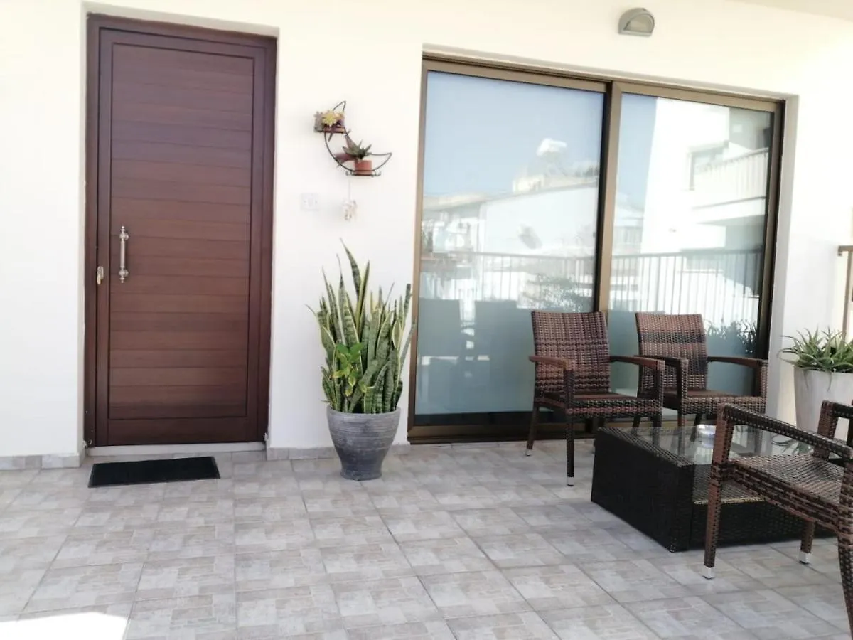 Extremely Comfy Apt With Spacious Private Terrace 10Min Walk To The Beach & In Town Larnaca 0*,