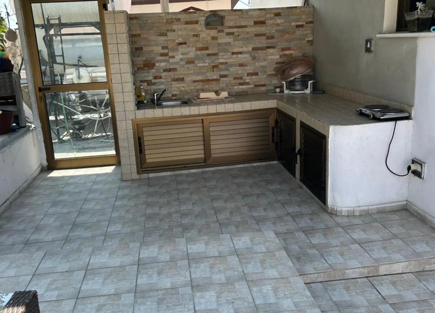Extremely Comfy Apt With Spacious Private Terrace 10Min Walk To The Beach & In Town Larnaca 0*,  Cypr