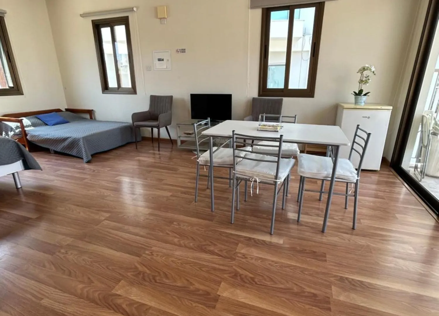 Dom wakacyjny Extremely Comfy Apt With Spacious Private Terrace 10Min Walk To The Beach & In Town Larnaca Cypr